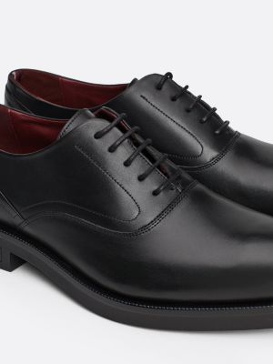 scarpe derby in pelle con monogramma th nero da uomini tommy hilfiger