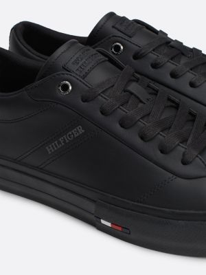 sneakers stringate in pelle con logo nero da uomini tommy hilfiger