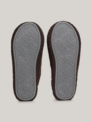 slipper in sherpa con logo ricamato marrone da uomini tommy hilfiger