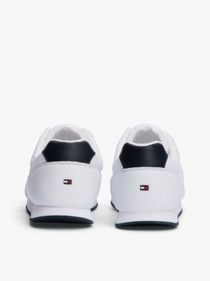 wit sneaker met fijn profiel en vlaglogo voor heren - tommy hilfiger