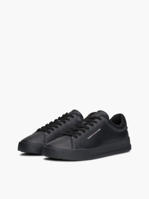 zwart essential court sneaker van gegranuleerd leer voor heren - tommy hilfiger