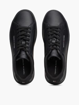 zwart essential court sneaker van gegranuleerd leer voor heren - tommy hilfiger