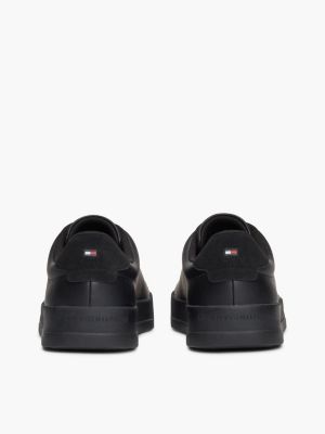 sneakers sportive essential in pelle con logo nero da uomini tommy hilfiger
