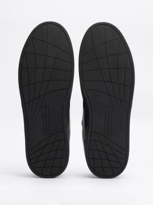 schwarz court-sneaker aus leder mit flag-stickerei für herren - tommy hilfiger