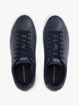 blau court-sneaker aus leder mit flag-stickerei für herren - tommy hilfiger