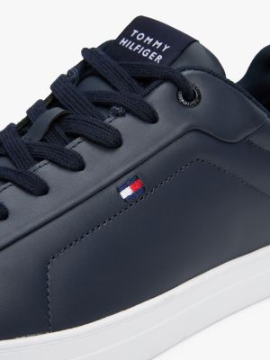 blau court-sneaker aus leder mit flag-stickerei für herren - tommy hilfiger