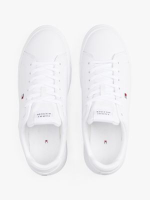 weiß court-sneaker aus leder mit flag-stickerei für herren - tommy hilfiger