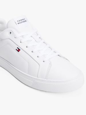 weiß court-sneaker aus leder mit flag-stickerei für herren - tommy hilfiger