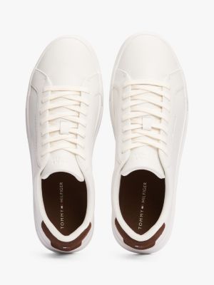 beige court-sneaker aus leder mit kontrast-ferse für herren - tommy hilfiger