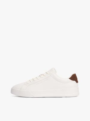 beige court-sneaker aus leder mit kontrast-ferse für herren - tommy hilfiger