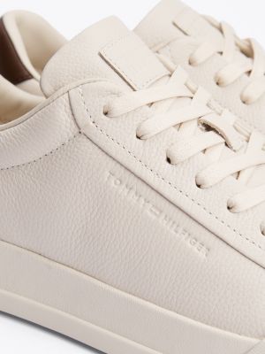 beige court-sneaker aus strukturiertem leder für herren - tommy hilfiger