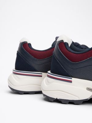 blauw leren sneaker met gemengde texturen voor heren - tommy hilfiger