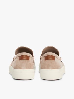 beige slipper-loafer aus wildleder mit branding für herren - tommy hilfiger