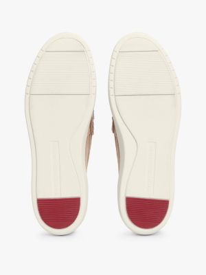 beige slipper-loafer aus wildleder mit branding für herren - tommy hilfiger
