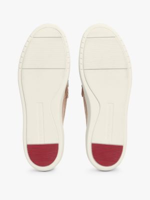 mocassins slip-on emblématiques en daim beige pour hommes tommy hilfiger