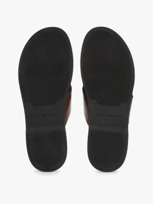 braun slipper-ledersandale mit cut-out am riemen für herren - tommy hilfiger