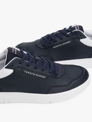 sneakers stile basket con mix di texture blu da uomini tommy hilfiger