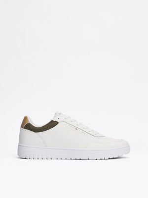 white basketbalsneaker met gemengde texturen voor heren - tommy hilfiger