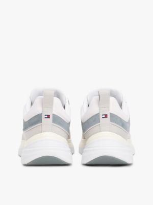 grijs moderne sneaker met contrasterende texturen voor heren - tommy hilfiger