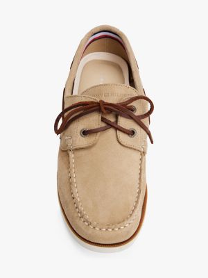 chaussures bateau en daim beige pour hommes tommy hilfiger