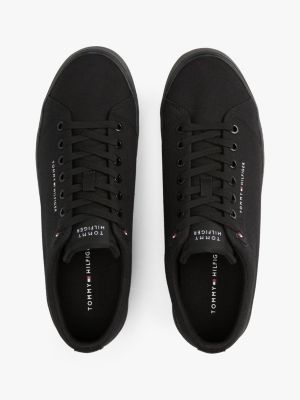 baskets à écusson logo noir pour hommes tommy hilfiger