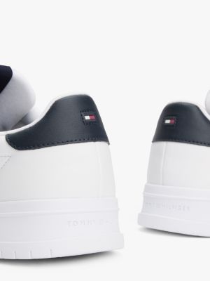 weiß ledersneaker mit tiefgeprägtem logo für herren - tommy hilfiger