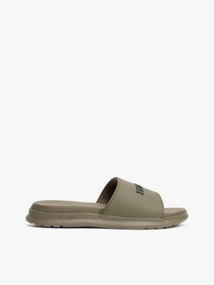 khaki badslipper met getextureerd logo voor heren - tommy hilfiger