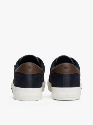 blau wildleder-sneaker mit logo-prägung für herren - tommy hilfiger