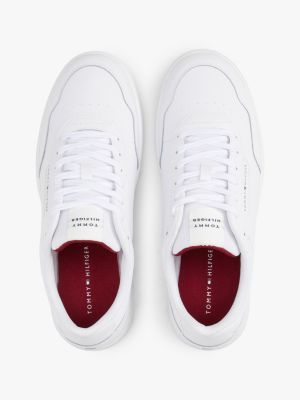 wit leren sneaker met gemengde texturen voor heren - tommy hilfiger
