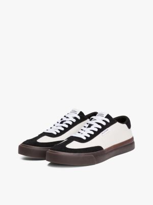 wit suède sneaker met contrasterende cupsole voor heren - tommy hilfiger