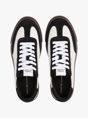 wit suède sneaker met contrasterende cupsole voor heren - tommy hilfiger