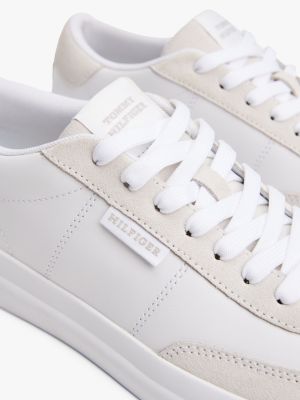 baskets en daim à semelle cuvette blanc pour hommes tommy hilfiger