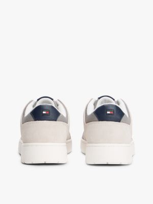 sneakers stile basket leggere in camoscio beige da uomini tommy hilfiger