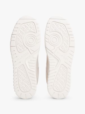 sneakers stile basket leggere in camoscio beige da uomini tommy hilfiger