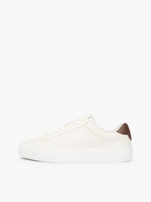 wit leren sneaker met gestanst logo en cupsole voor heren - tommy hilfiger