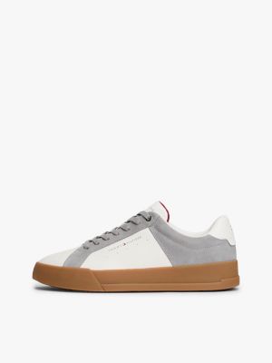 grijs leren court sneaker met gemengde texturen voor heren - tommy hilfiger
