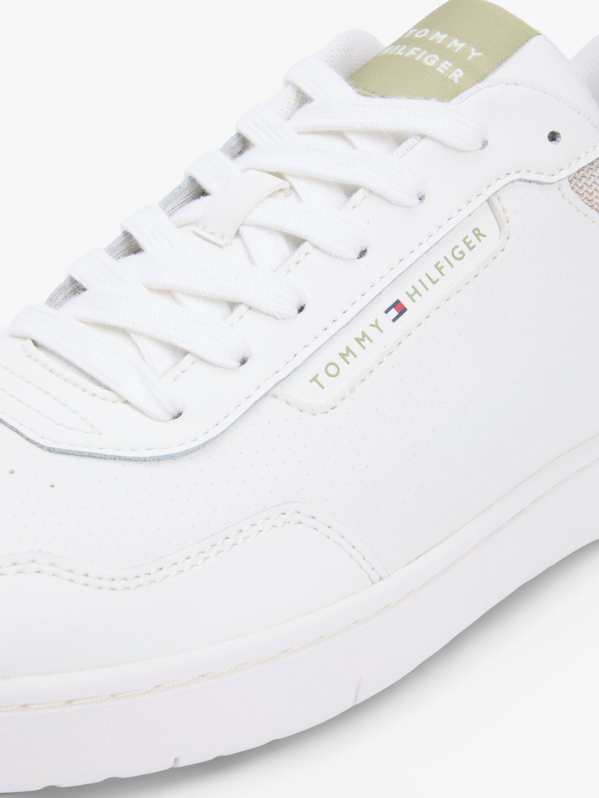 Fine Cleat Basketball Trainers With Leather — White