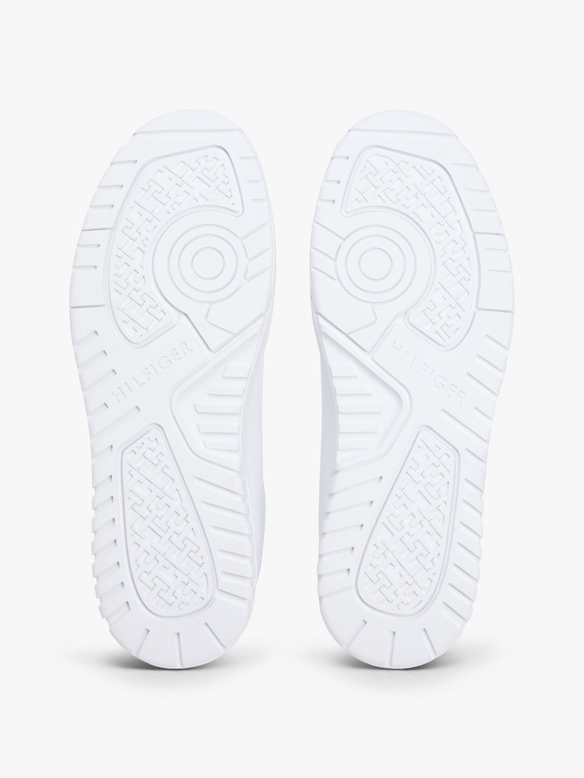 Fine Cleat Basketball Trainers With Leather — White