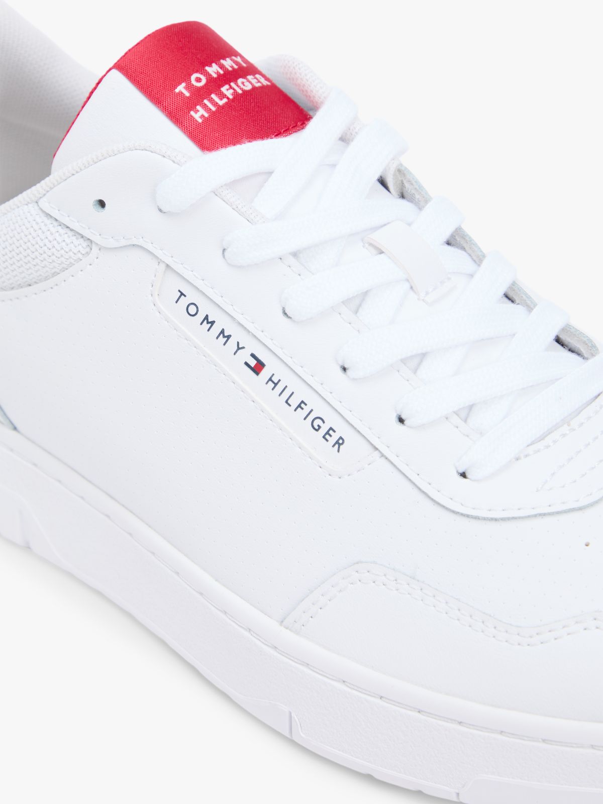 Fine Cleat Basketball Trainers With Leather — White