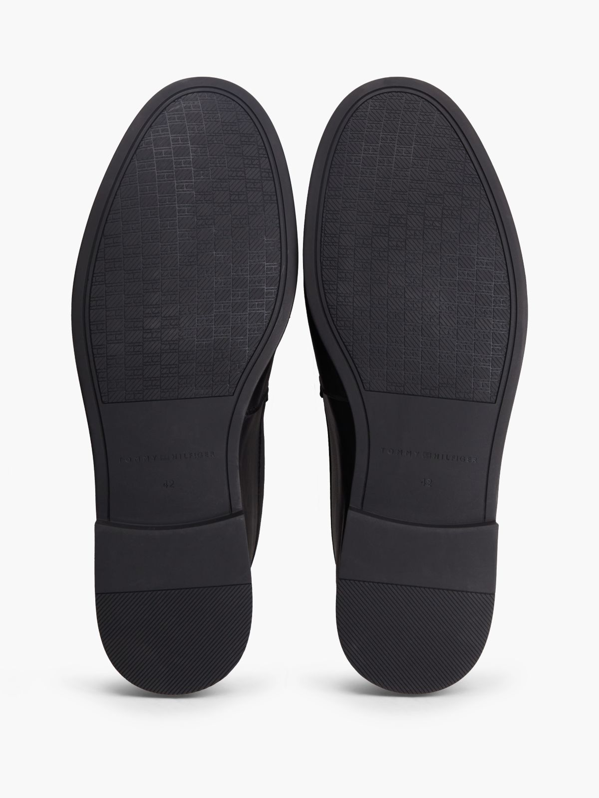 Logo Tassel Flexible Leather Loafers — Black