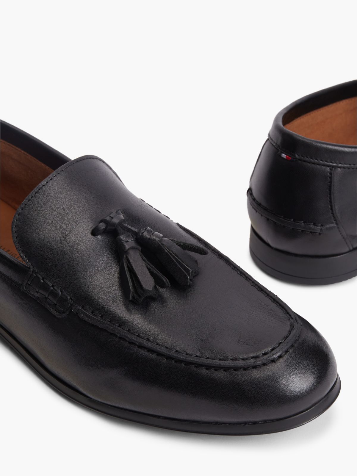 Logo Tassel Flexible Leather Loafers — Black