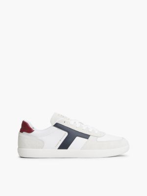 white leren sneaker met gemengde texturen voor heren - tommy hilfiger
