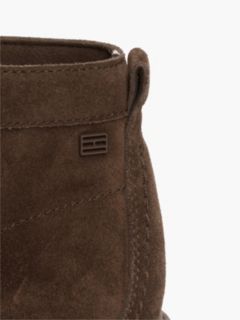 Suede Flag Plaque Chukka Boots — Brown 6