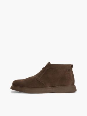 braun chukka-boot aus veloursleder mit flag-emblem für herren - tommy hilfiger