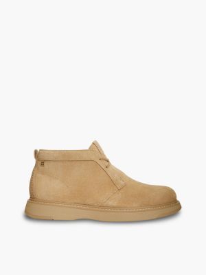khaki chukka-boot aus veloursleder mit flag-emblem für herren - tommy hilfiger