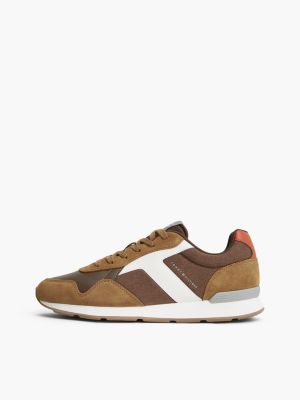 bruin suède sneaker met gemengde texturen voor heren - tommy hilfiger