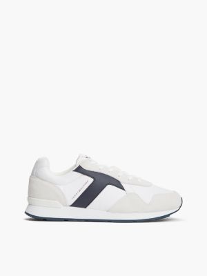white suède sneaker met gemengde texturen voor heren - tommy hilfiger