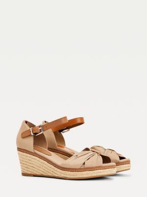 iconic flat strappy sandal