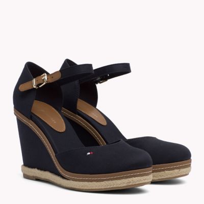 tommy hilfiger iconic basic closed toe wedge