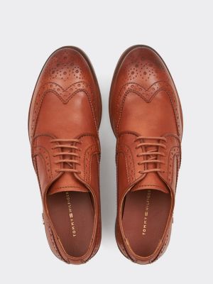 Flat Brogue Design Shoes | BROWN 